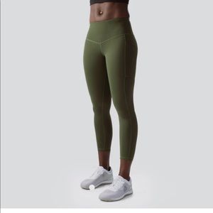 Born Primitive Tactical Green Capri leggings w/ Pocket for phone medium